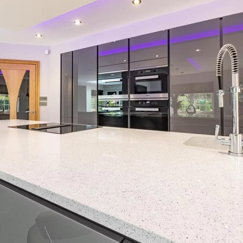 Plan de travail en Quartz Silestone Blanco stellar 13